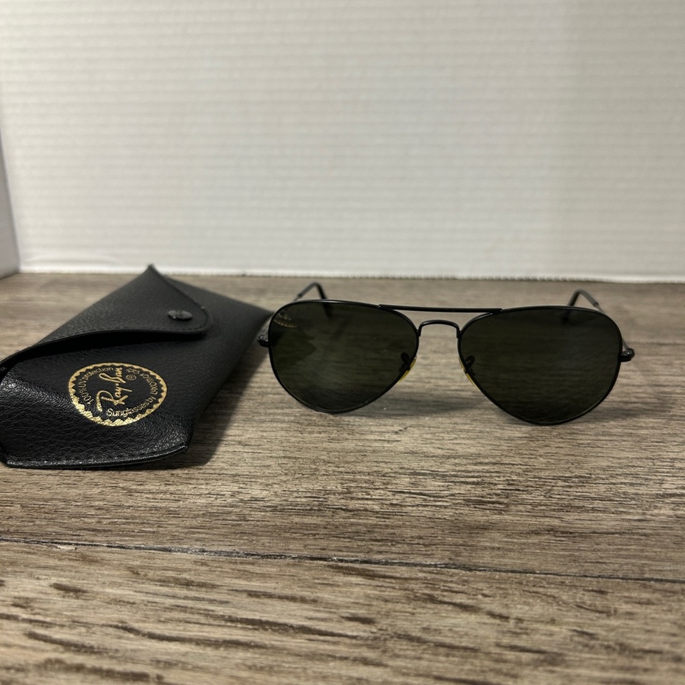 Black Aviator Sunglasses with Case